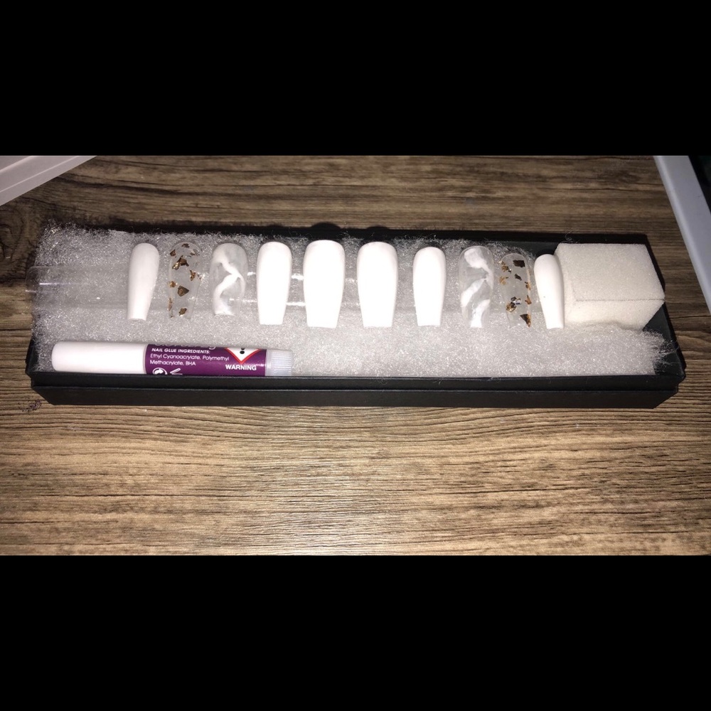 Press on nails